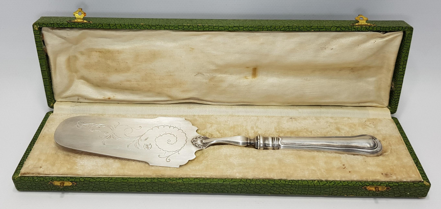 KUTUSUNDA GÜMÜŞ KAPLAMA PASTA SPATULASI 