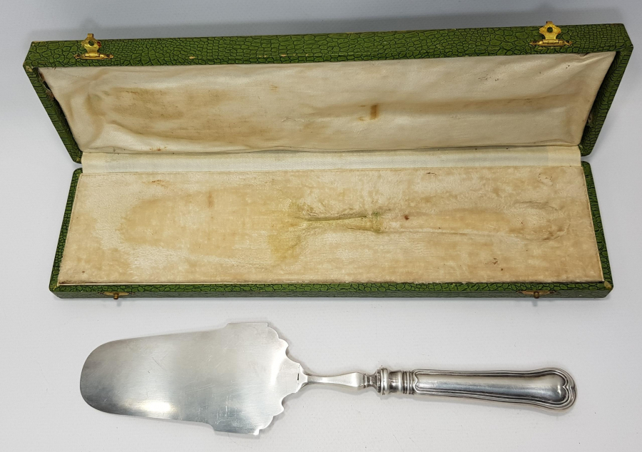 KUTUSUNDA GÜMÜŞ KAPLAMA PASTA SPATULASI 