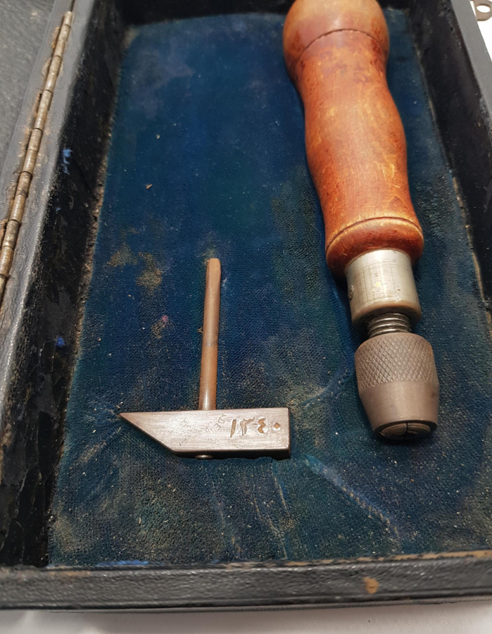 KUTUSUNDA OSMANLICA 1340 TARİHLİ EL ALETİ SETİ