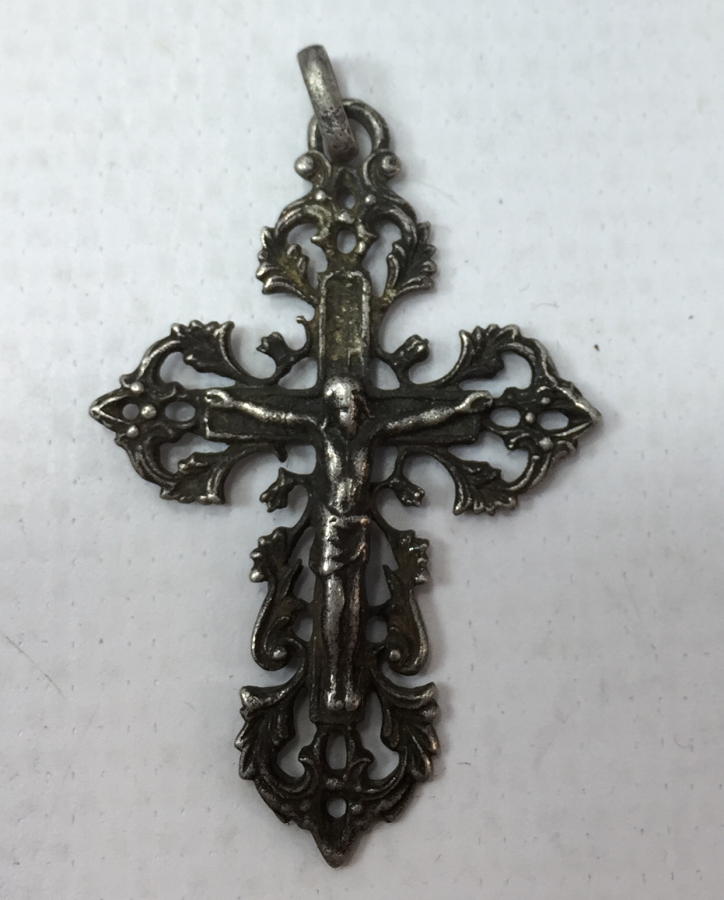 OSMANLI DÖNEMİ ARKASI RUMCA YAZILI NADİR FORMDA GÜMÜŞ HAÇ