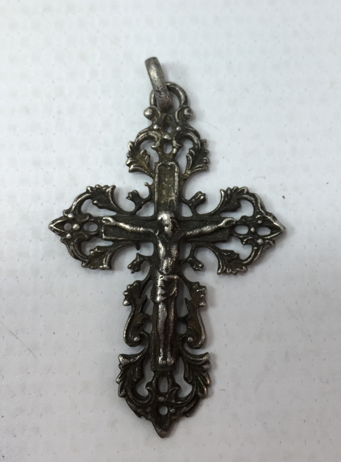 OSMANLI DÖNEMİ ARKASI RUMCA YAZILI NADİR FORMDA GÜMÜŞ HAÇ