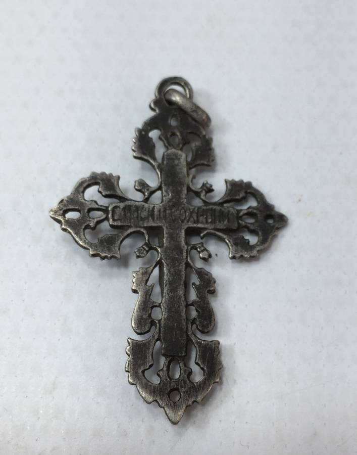 OSMANLI DÖNEMİ ARKASI RUMCA YAZILI NADİR FORMDA GÜMÜŞ HAÇ