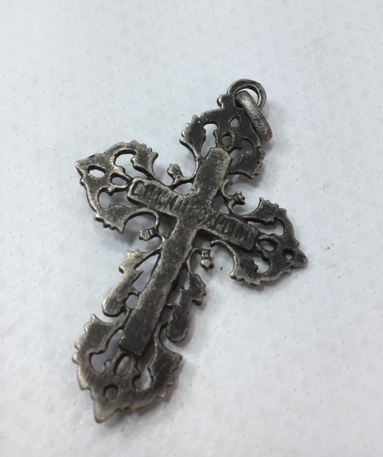 OSMANLI DÖNEMİ ARKASI RUMCA YAZILI NADİR FORMDA GÜMÜŞ HAÇ