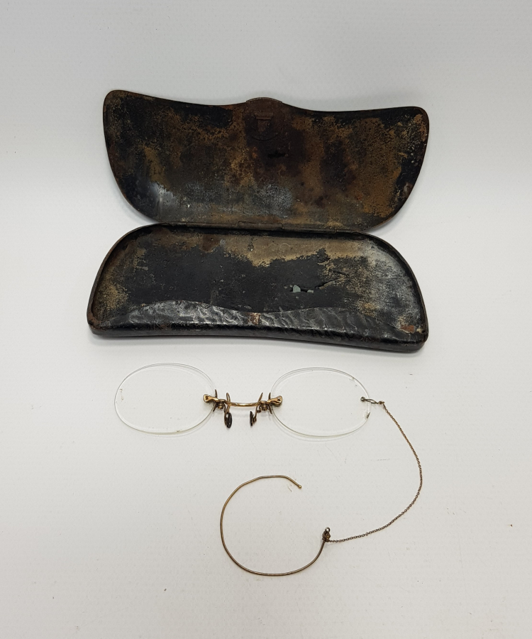 OSMANLI DÖNEMİ KUTUSUNDA GÖZLÜK