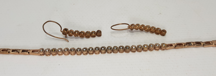 PIRLANTA TAŞLARLA SÜSLÜ BİLEKLİK VE KÜPE TAKIMI 