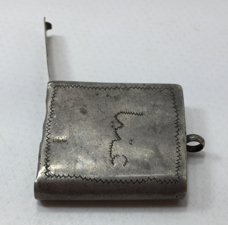 ÜZERİNDE SAHİBİNİN ADI YAZILI OLAN GÜMÜŞ ASKER HAMAYILI