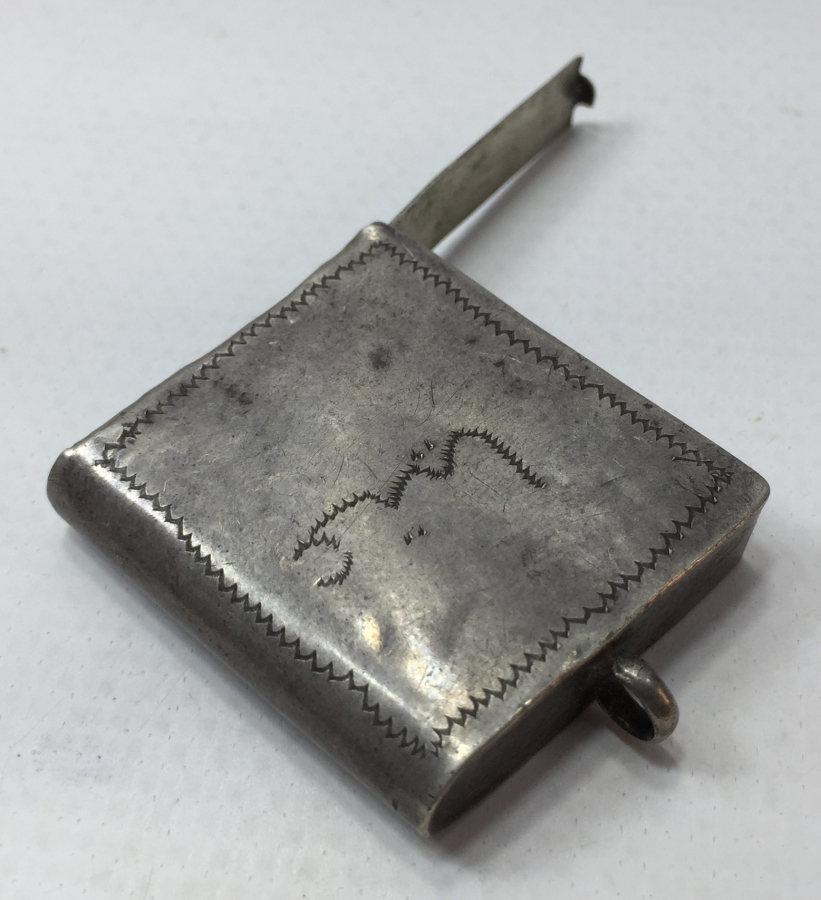 ÜZERİNDE SAHİBİNİN ADI YAZILI OLAN GÜMÜŞ ASKER HAMAYILI