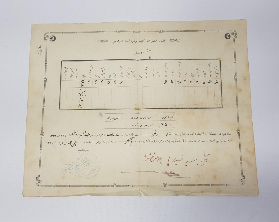 1916 TARİHLİ PERTEVNİYAL VALİDE SULTAN VAKIF MEKTEBİ ÖĞRENCİ KARNESİ