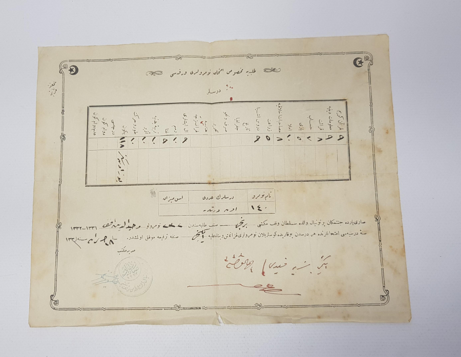 1916 TARİHLİ PERTEVNİYAL VALİDE SULTAN VAKIF MEKTEBİ ÖĞRENCİ KARNESİ