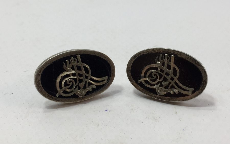 GÜMÜŞ OLTU TAŞLI VE TESTERE İŞÇİLİKLİ KOL DÜĞMESİ