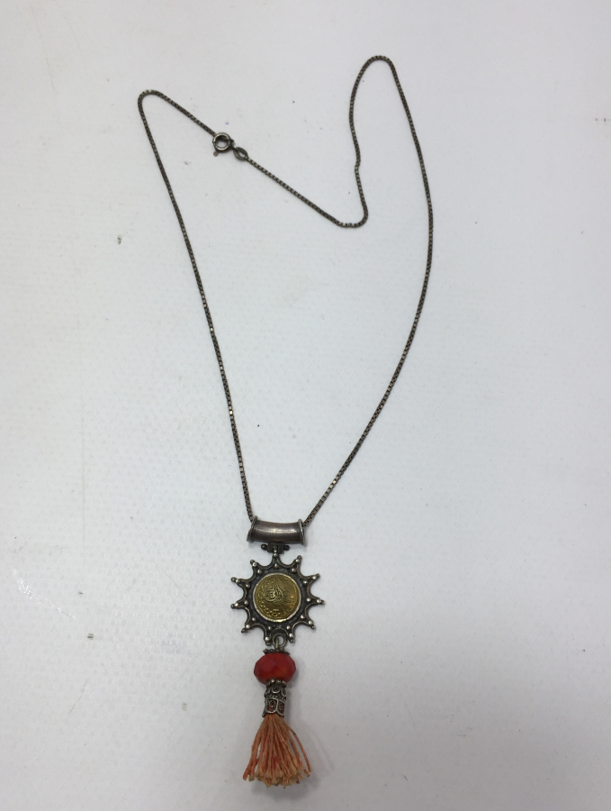 GÜMÜŞ TESLİM TAŞI FORMUNDA TUĞRALI KOLYE 