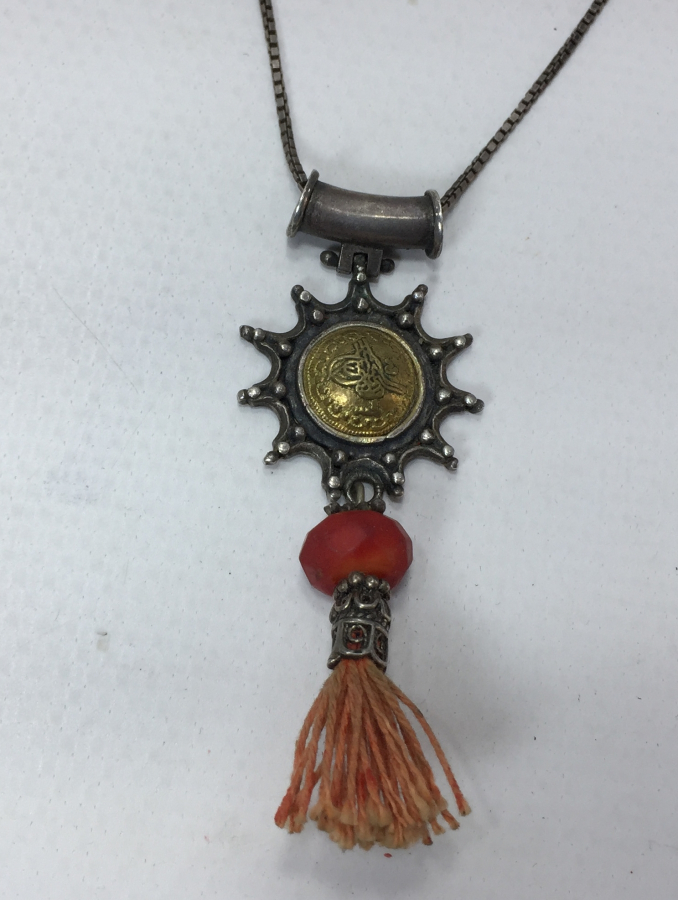 GÜMÜŞ TESLİM TAŞI FORMUNDA TUĞRALI KOLYE 