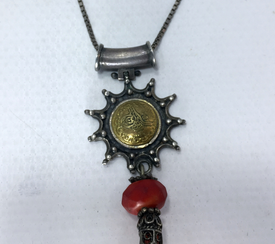 GÜMÜŞ TESLİM TAŞI FORMUNDA TUĞRALI KOLYE 