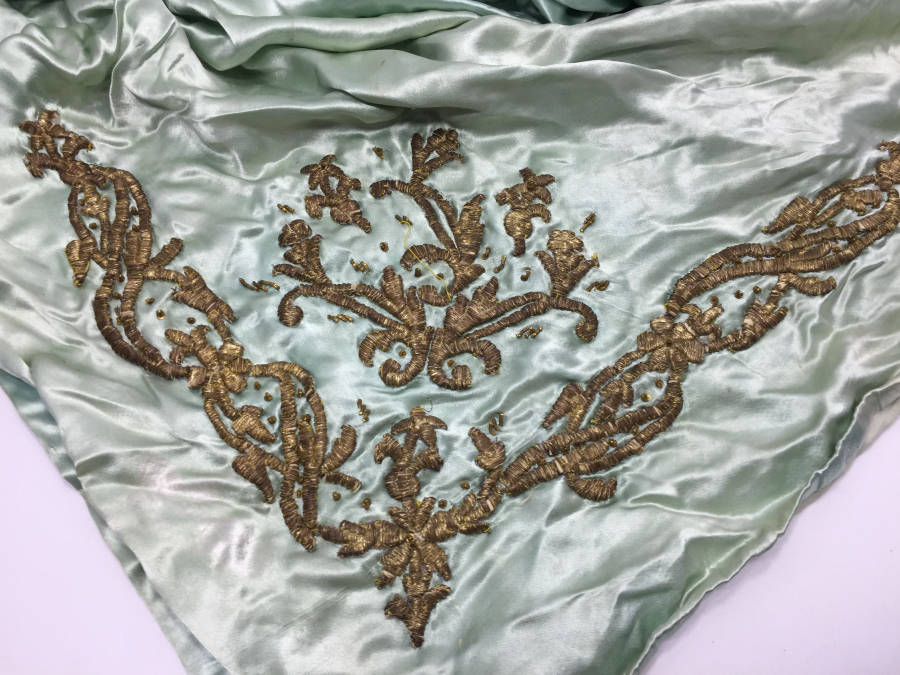 OSMANLI DÖNEMİ BİR KÖŞESİ APLİK SIRMA İŞÇİLİKLİ GELİN BOHÇASI