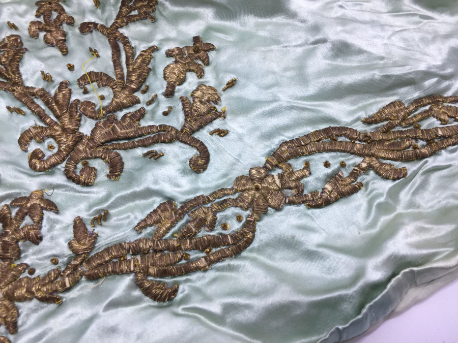 OSMANLI DÖNEMİ BİR KÖŞESİ APLİK SIRMA İŞÇİLİKLİ GELİN BOHÇASI