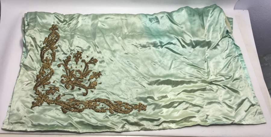 OSMANLI DÖNEMİ BİR KÖŞESİ APLİK SIRMA İŞÇİLİKLİ GELİN BOHÇASI