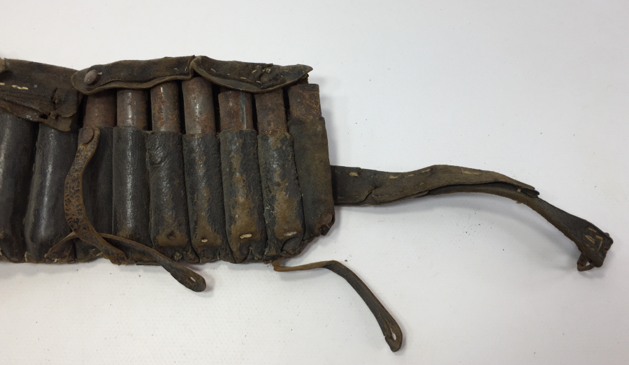 OSMANLI DÖNEMİ İÇİNDE DOLU HAZIRLARI BULUNAN DERİDEN MAMUL KÜTÜKLÜK