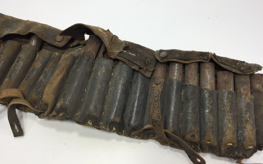 OSMANLI DÖNEMİ İÇİNDE DOLU HAZIRLARI BULUNAN DERİDEN MAMUL KÜTÜKLÜK