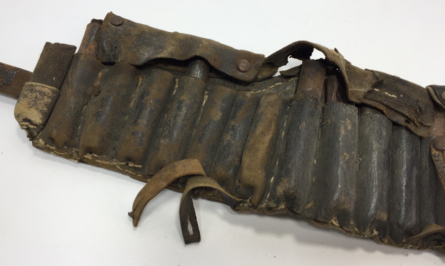 OSMANLI DÖNEMİ İÇİNDE DOLU HAZIRLARI BULUNAN DERİDEN MAMUL KÜTÜKLÜK