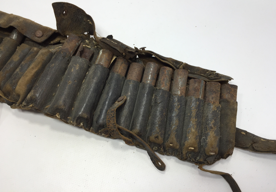 OSMANLI DÖNEMİ İÇİNDE DOLU HAZIRLARI BULUNAN DERİDEN MAMUL KÜTÜKLÜK