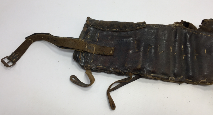 OSMANLI DÖNEMİ İÇİNDE DOLU HAZIRLARI BULUNAN DERİDEN MAMUL KÜTÜKLÜK