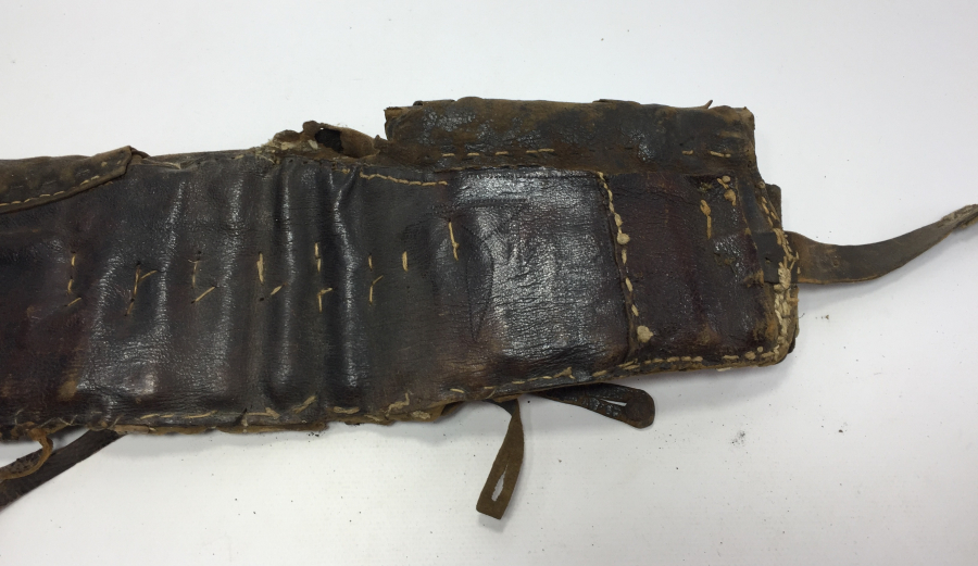 OSMANLI DÖNEMİ İÇİNDE DOLU HAZIRLARI BULUNAN DERİDEN MAMUL KÜTÜKLÜK