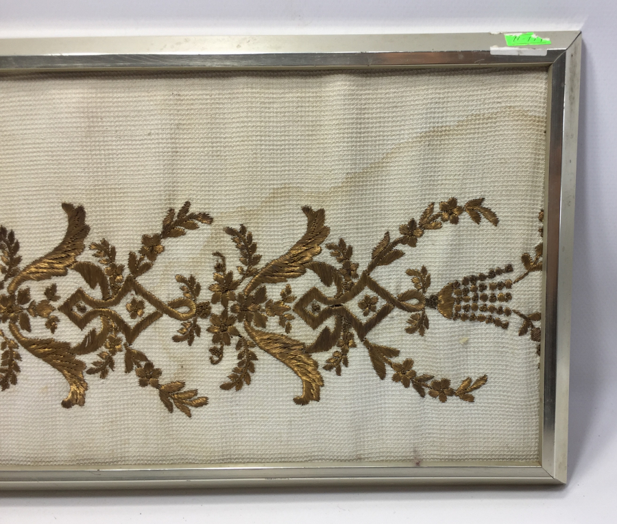 OSMANLI DÖNEMİ YAPANIN ADININ YAZILI OLDUĞU SIRMA İŞÇİLİKLİ PANO