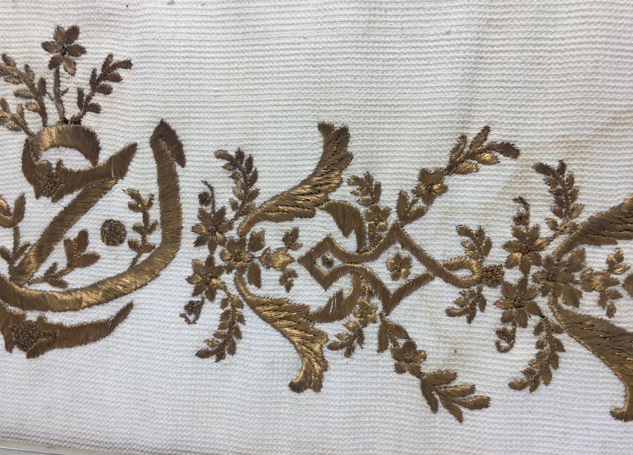 OSMANLI DÖNEMİ YAPANIN ADININ YAZILI OLDUĞU SIRMA İŞÇİLİKLİ PANO