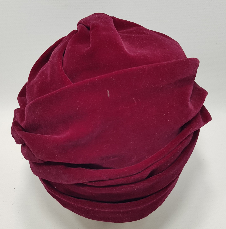 1930'LARDAN BAYAN ŞAPKA VE YÜZ FİLESİ 