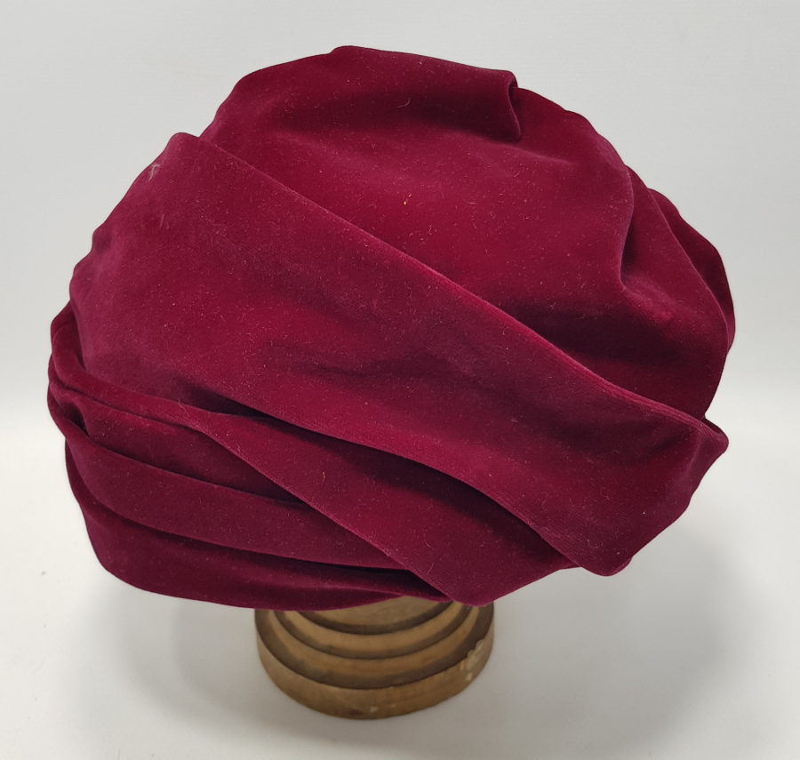 1930'LARDAN BAYAN ŞAPKA VE YÜZ FİLESİ 