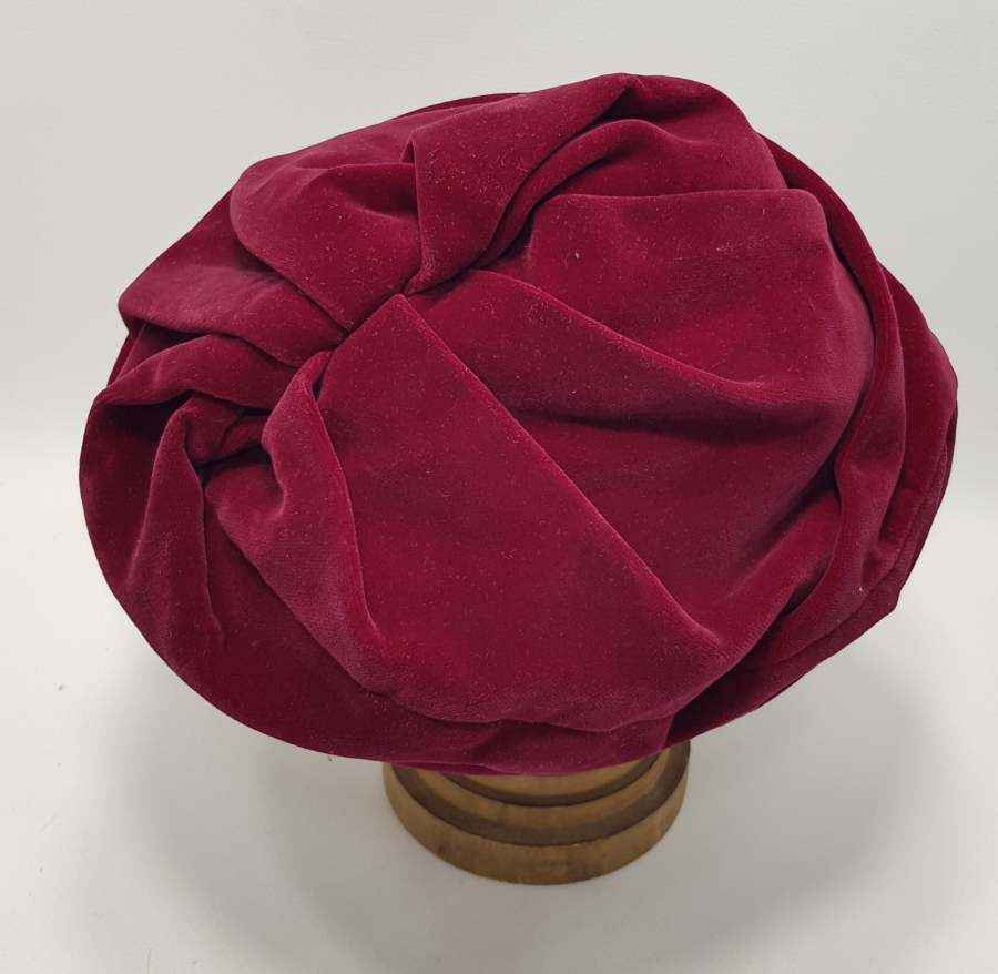 1930'LARDAN BAYAN ŞAPKA VE YÜZ FİLESİ 