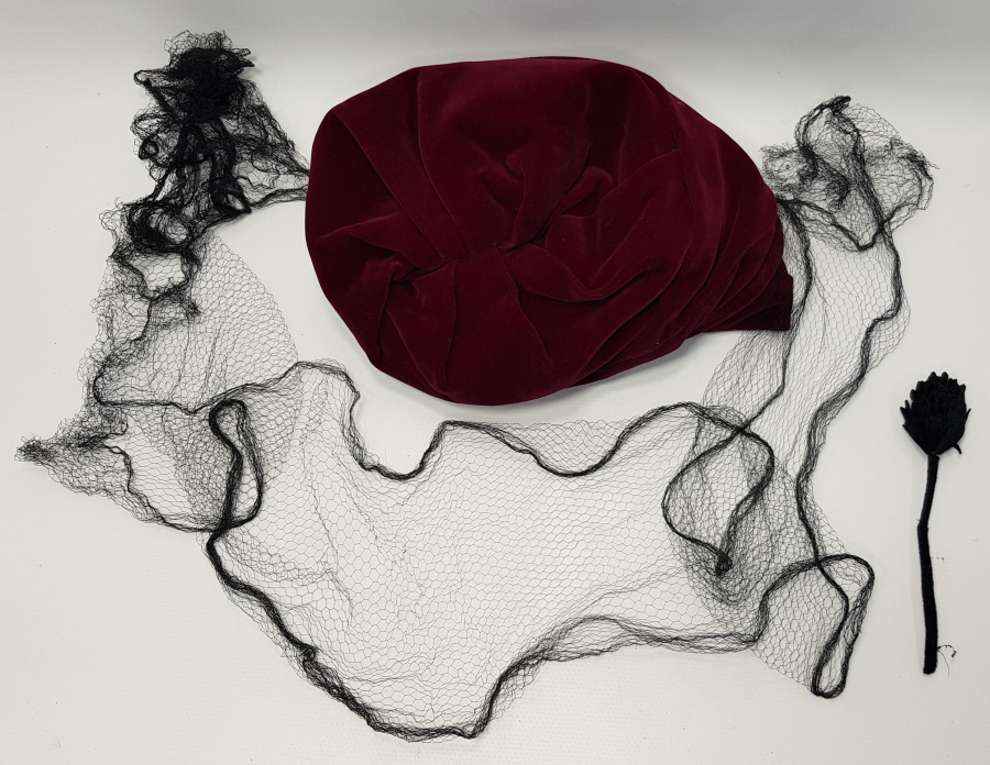 1930'LARDAN BAYAN ŞAPKA VE YÜZ FİLESİ 