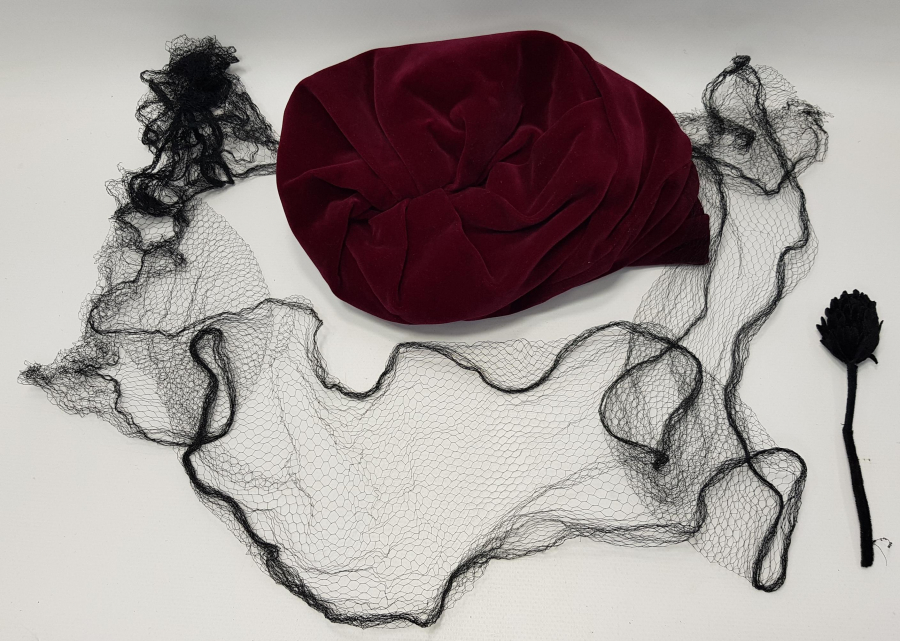 1930'LARDAN BAYAN ŞAPKA VE YÜZ FİLESİ 