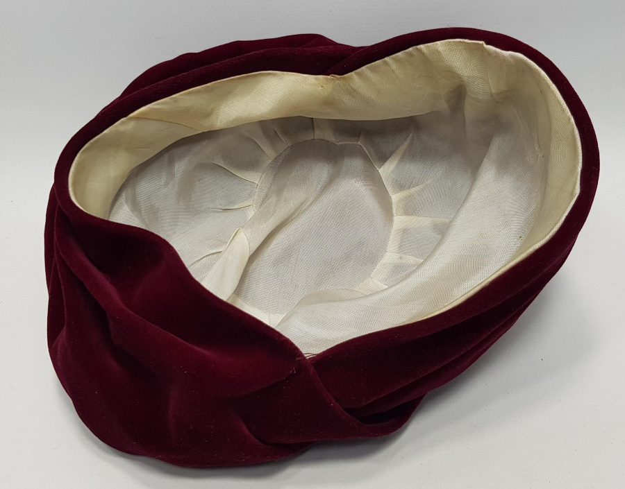 1930'LARDAN BAYAN ŞAPKA VE YÜZ FİLESİ 