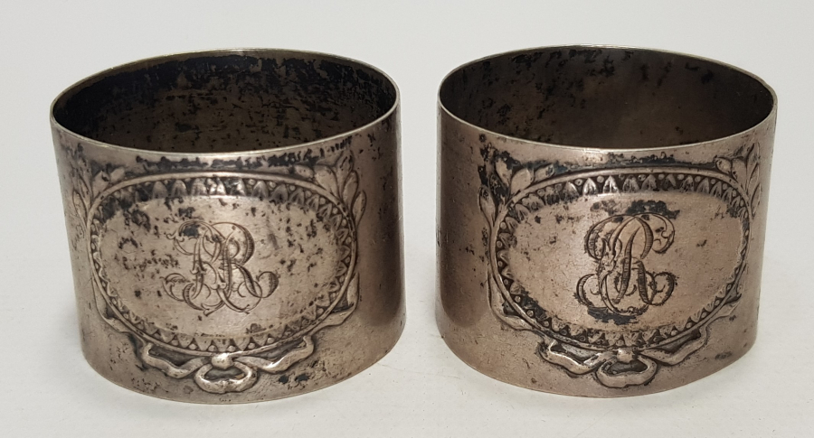 İNİSİYALLİ BİR ÇİFT GÜMÜŞ PEÇETELİK 