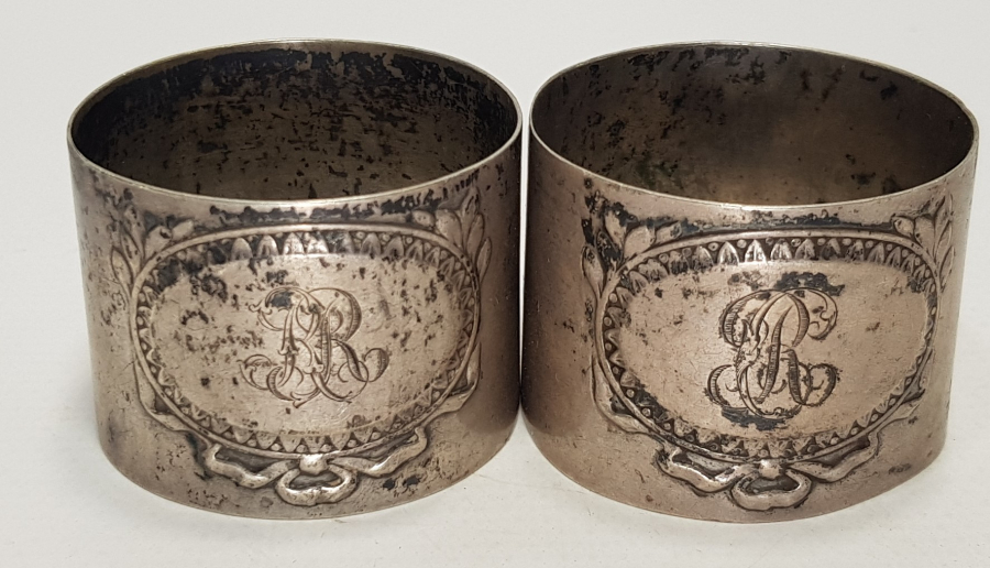 İNİSİYALLİ BİR ÇİFT GÜMÜŞ PEÇETELİK 