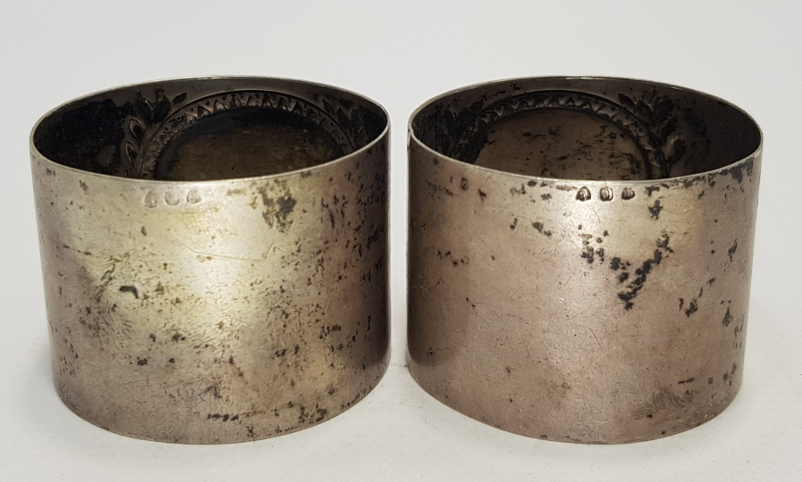 İNİSİYALLİ BİR ÇİFT GÜMÜŞ PEÇETELİK 