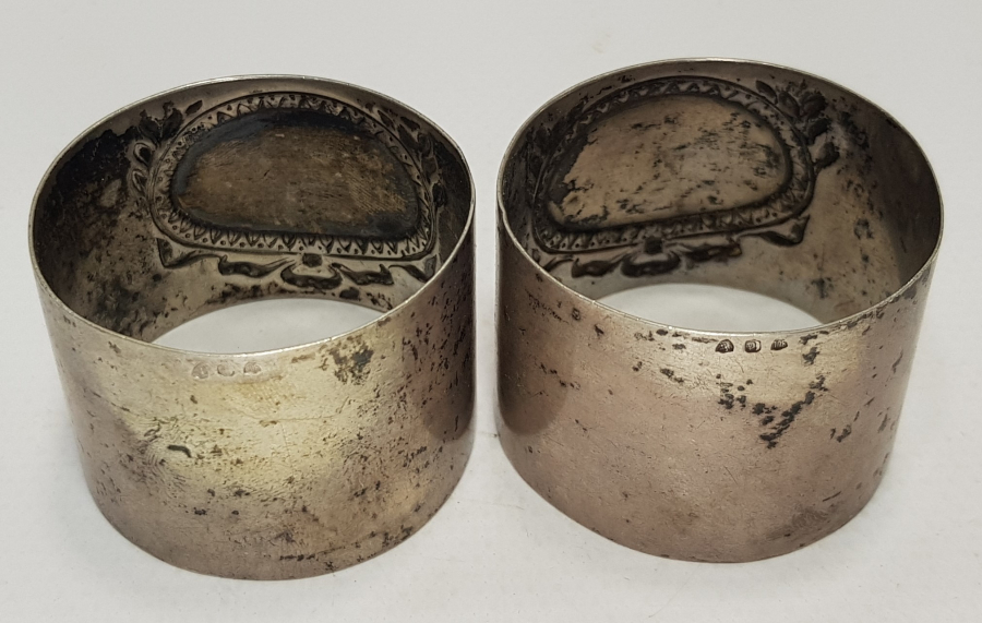 İNİSİYALLİ BİR ÇİFT GÜMÜŞ PEÇETELİK 