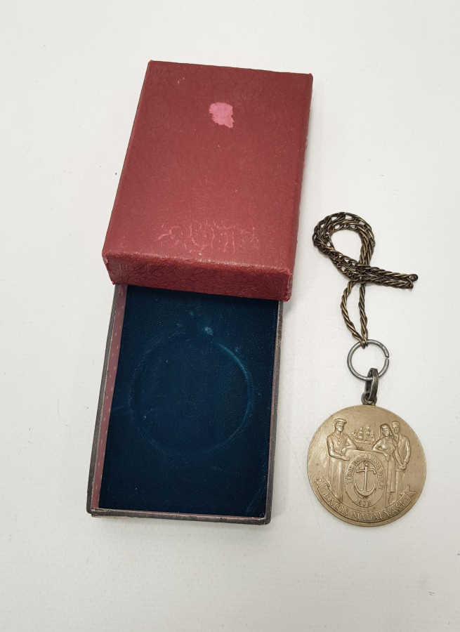 KUTUSUNDA TÜRK DONANMA VAKFI BAĞIŞ MADALYASI