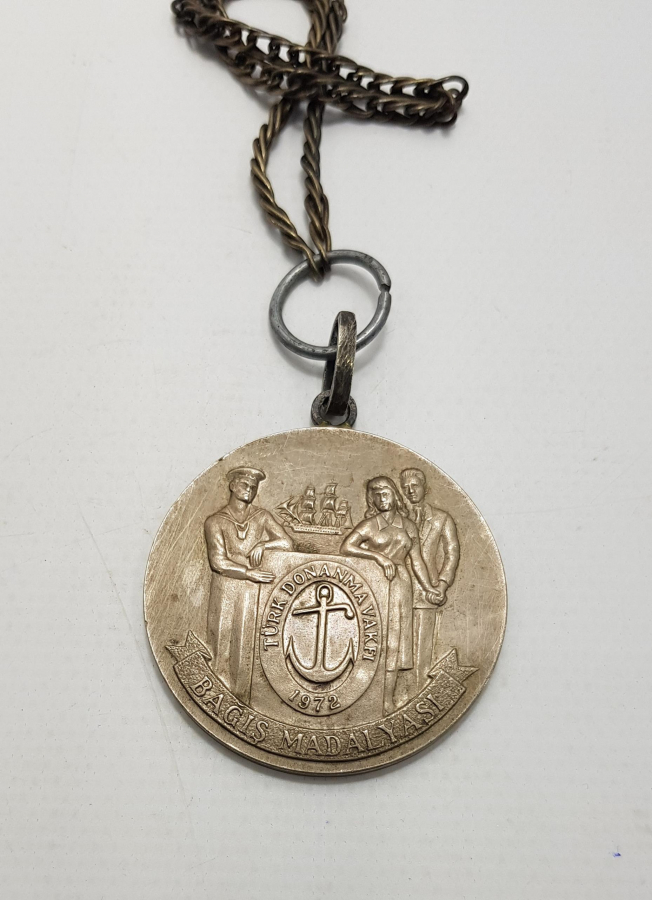 KUTUSUNDA TÜRK DONANMA VAKFI BAĞIŞ MADALYASI