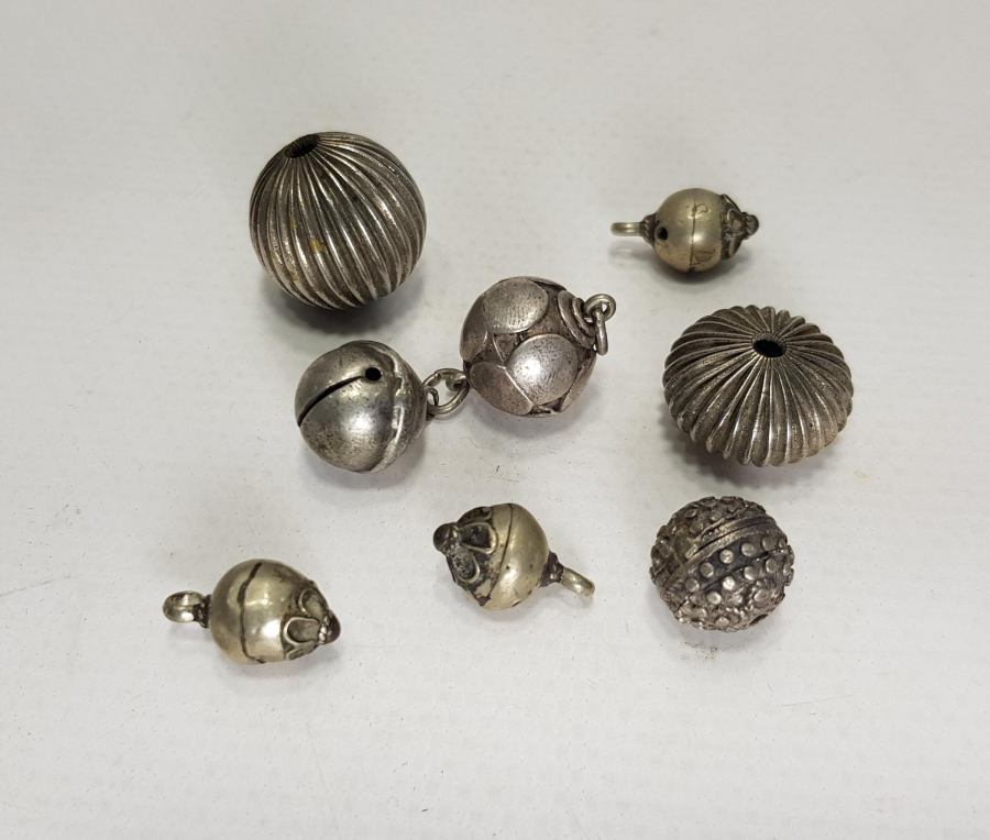 OSMANLI DÖNEMİ YEDİ ADET GÜMÜŞ DÜĞME VE TOP 