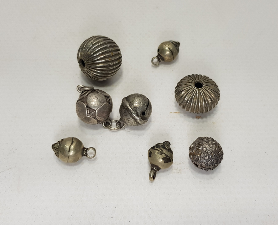 OSMANLI DÖNEMİ YEDİ ADET GÜMÜŞ DÜĞME VE TOP 