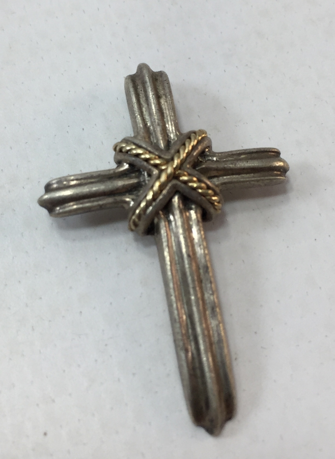 ÜZERİ ALTIN İLE SÜSLÜ GÜMÜŞ HAÇ