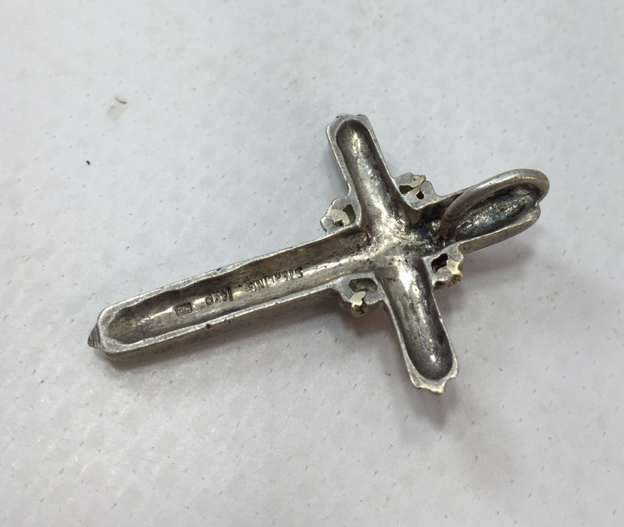 ÜZERİ ALTIN İLE SÜSLÜ GÜMÜŞ HAÇ