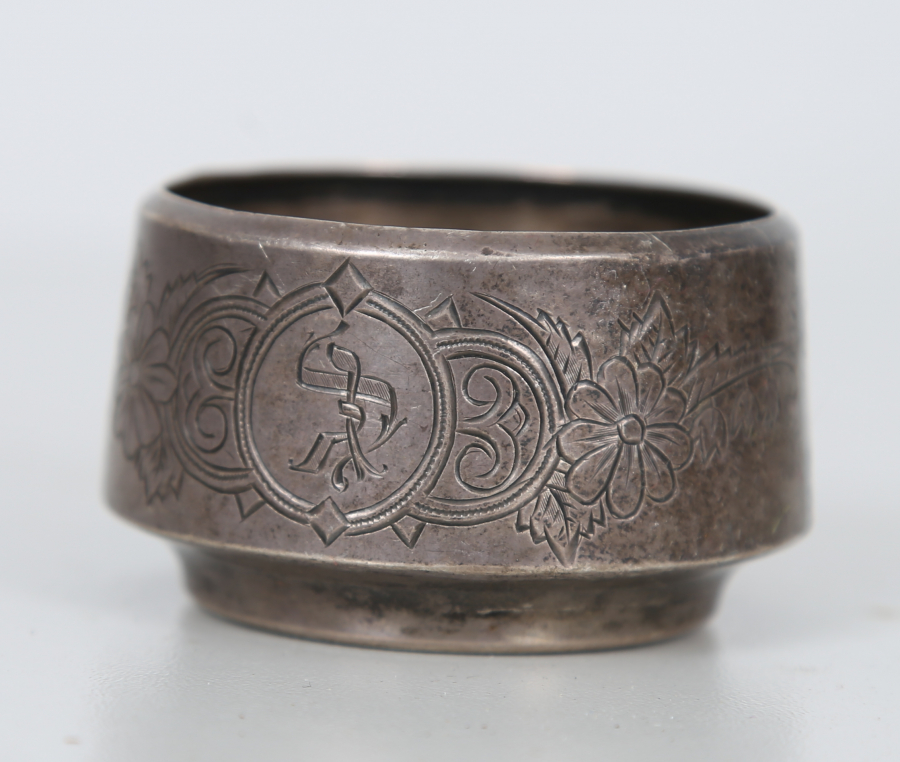 ÜZERİ İBRANİCE YAZILI VE İBRANİCE İNSİYALLİ GÜMÜŞ HOKKA