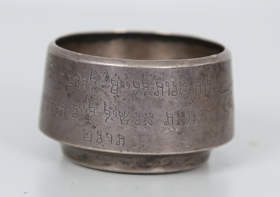 ÜZERİ İBRANİCE YAZILI VE İBRANİCE İNSİYALLİ GÜMÜŞ HOKKA