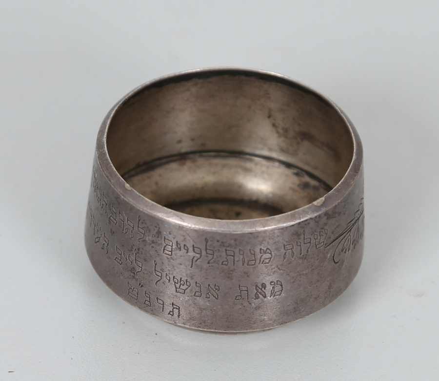 ÜZERİ İBRANİCE YAZILI VE İBRANİCE İNSİYALLİ GÜMÜŞ HOKKA