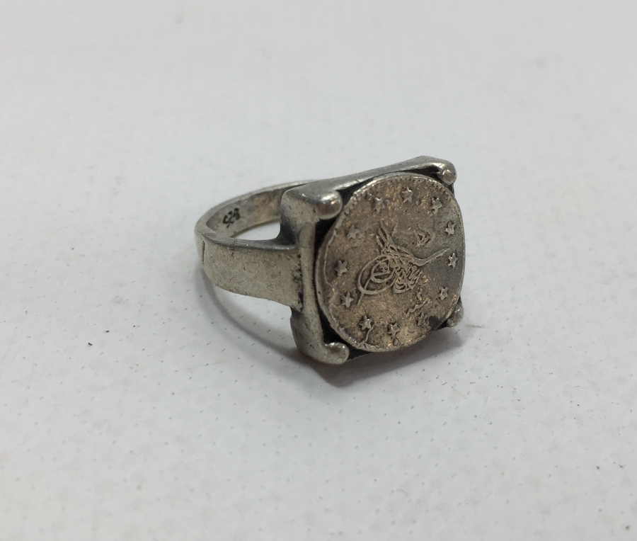 ÜZERİNDE GÜMÜŞ OSMANLI PARASI BULUNAN GÜMÜŞ YÜZÜK