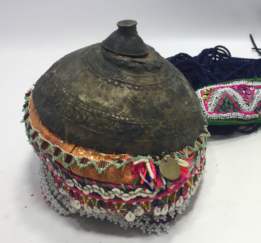 OSMANLI DÖNEMİ TAHTACI İŞİ ŞAMAN KÜLTÜRÜ GELİN FESİ ÜZERİNDE MAVZER MERMİSİ MEVCUT