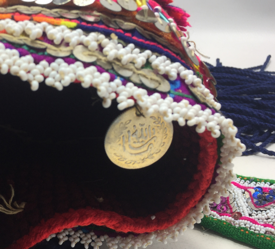 OSMANLI DÖNEMİ TAHTACI İŞİ ŞAMAN KÜLTÜRÜ GELİN FESİ ÜZERİNDE MAVZER MERMİSİ MEVCUT